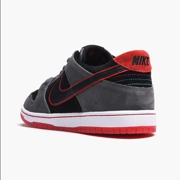 Nike SB Dunk Low IW BMW Sports Car - Picture 3 of 8